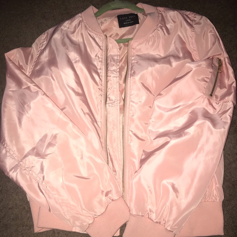 Bomber jacket size large fits more like a medium